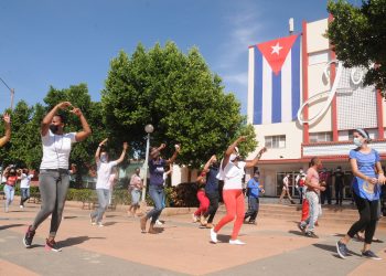 La feria juvenil concluyó en una bailoterapia frente a la glorieta / Fotos: Otoniel Márquez