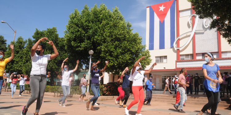La feria juvenil concluyó en una bailoterapia frente a la glorieta / Fotos: Otoniel Márquez