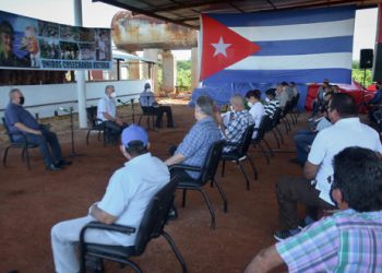 Díaz Canel intercambia con productores de Artemisa y Mayabeque / Foto: Angélica Paredes López.