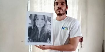 Rainer González Tabares, ganador del premio único del XXX Salón Provincial de las Artes Plásticas Eduardo Abela, con la obra titulada Fer