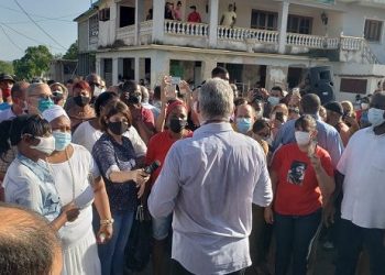 Amanece el Presidente Díaz-Canel en la barriada La Güinera