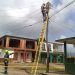 Después de cuatro días, linieros locales restablecieron el servicio eléctrico en la calle Guillermo Castillo y sus alrededores