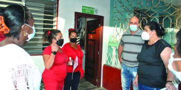 Etecsa, la Empresa Provincial de Transporte y la de Mantenimiento Vial, hicieron relucir los consultorios 8, 9, 16 y 2 / Foto: Humberto Lister