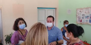 El Ministro de Salud Pública José Ángel Portal Miranda sostuvo un encuentro con trabajadores y pacientes en el Hospital General Docente Iván Portuondo