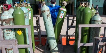 Jornada de trabajo en Gases Industriales de Cuba. Foto: Abel Padrón Padilla/ Cubadebate.