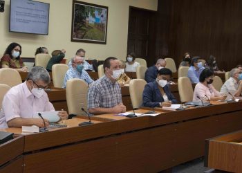 En medio de múltiples desafíos la Mayor de las Antillas aprovecha cada experiencia y cada paso audaz de sus científicos en lucha sostenida contra una epidemia que estremece al mundo.