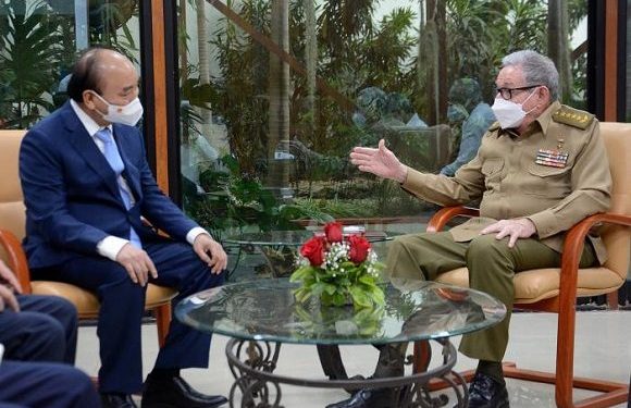 Recibió Raúl Castro al Presidente vietnamita Nguyen Xuan Phuc Foto: Estudios Revolución