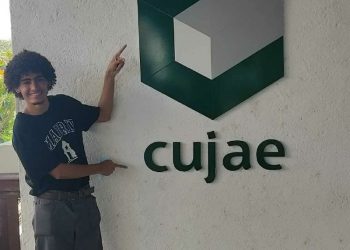 Randy sueña alcanzar grandes metas como joven universitario