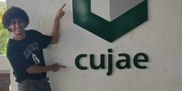 Randy sueña alcanzar grandes metas como joven universitario