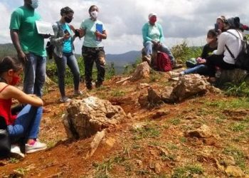 Desde la Loma Mogote Soroa, Elemento Natural Destacado, se realizan varias actividades