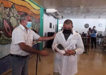 Los médicos de la Henry Reeve que laboraron en Artemisa recibieron el reconocimiento de las autoridades a nombre del pueblo artemiseño