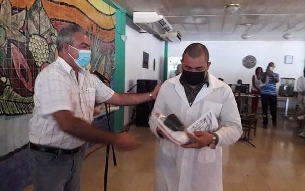 Los médicos de la Henry Reeve que laboraron en Artemisa recibieron el reconocimiento de las autoridades a nombre del pueblo artemiseño