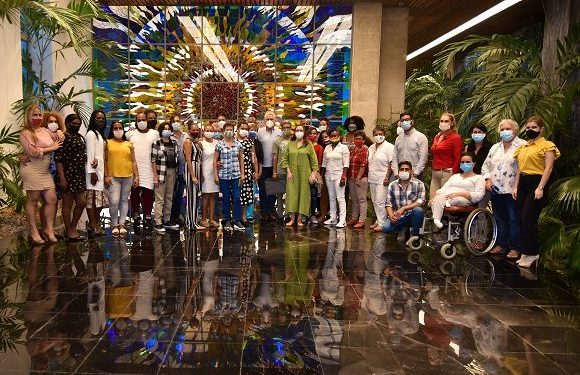 Encuentro de Díaz-Canel con representantes de la comunidad LGBTIQ+ en Cuba. Foto: Estudios Revolución.