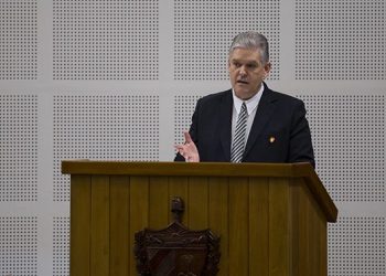 Viceprimer ministro cubano y titular de Economía y Planificación (MEP), Alejandro Gil Fernández. Foto: Irene Pérez/ Cubadebate.