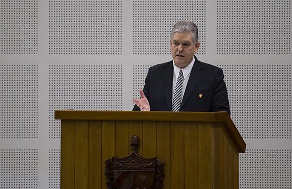 Viceprimer ministro cubano y titular de Economía y Planificación (MEP), Alejandro Gil Fernández. Foto: Irene Pérez/ Cubadebate.