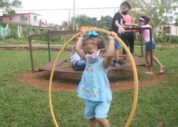 Alegría infantil y empeño en barrio artemiseño