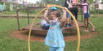 Alegría infantil y empeño en barrio artemiseño