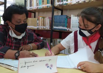 Por esas memorias cerca de él, se siente orgullosamente comprometida con causas justas o tareas indispensables