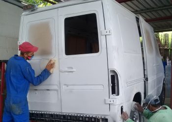 Como parte del apoyo brindado al policlínico, asumieron la reparación capital de una ambulancia