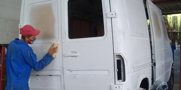 Como parte del apoyo brindado al policlínico, asumieron la reparación capital de una ambulancia