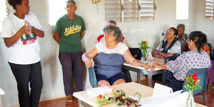 2.2 Martha continúa defendiendo la acerola, tal como quería Fidel