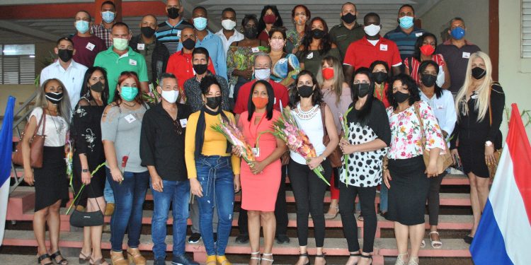 Producir alimentos para que lleguen a la mesa de los caimitenses