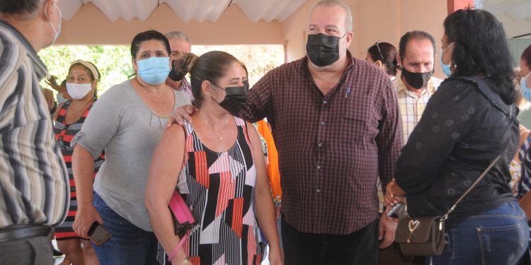 El Primer Ministro visitó la escuela Federico Engels, en el Palenque, San Antonio de los Baños / Fotos: Otoniel Márquez