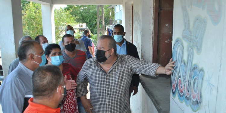 El Primer Ministro de la República de Cuba, Manuel Marrero Cruz, visitó la comunidad San Jacinto, en Mariel / Foto: Humberto Lister