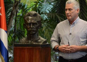 Presidente cubano comparece en televisión nacional. Foto: Estudio Revolución.