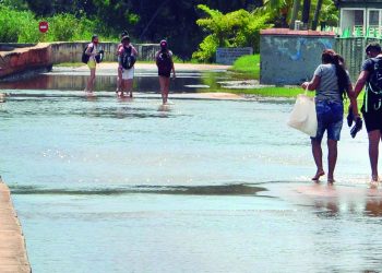Por muchos días el agua se tragó un tramo considerable de la carretera / Fotos: Otoniel Márquez