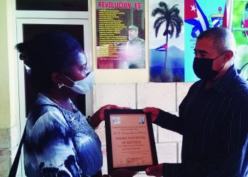 Entregan Premio Provincial de Historia por la Obra de la Vida a Enrique Garcés