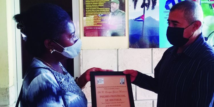 Entregan Premio Provincial de Historia por la Obra de la Vida a Enrique Garcés