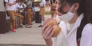 La merienda escolar Fue concebida para que los alumnos permanezcan en la escuela en su doble sesión / Foto: Otoniel Márquez