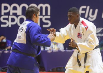 Omar (a la derecha) también obtuvo el bronce en la prueba por equipos mixtos / Foto: Roberto Morejón