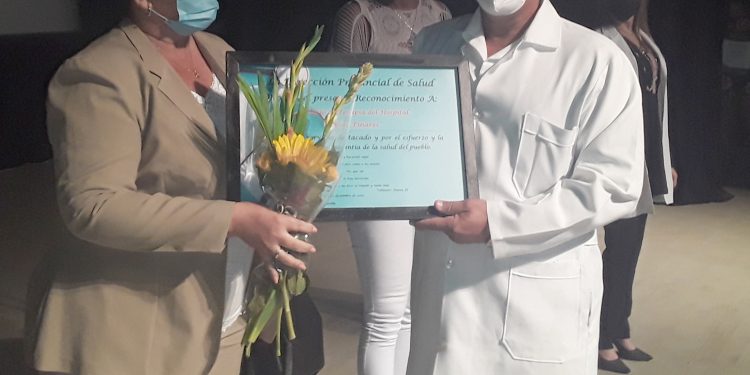 Homenaje y agradecimiento a los médicos artemiseños en el Día de la Medicina