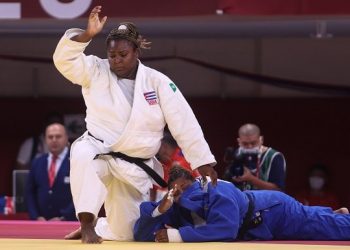 Idalys Ortiz de Cuba superó por wazari en regla de oro a la portuguesa Rochele Nunes. Foto: Roberto Morejón, periódico Jit, Inder.