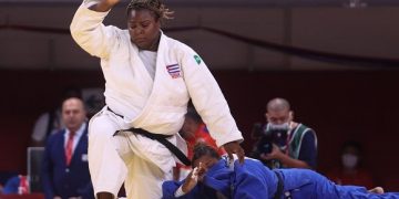 Idalys Ortiz de Cuba superó por wazari en regla de oro a la portuguesa Rochele Nunes. Foto: Roberto Morejón, periódico Jit, Inder.