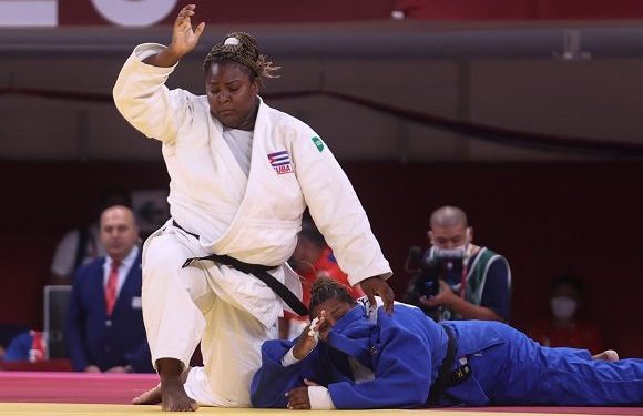 Idalys Ortiz de Cuba superó por wazari en regla de oro a la portuguesa Rochele Nunes. Foto: Roberto Morejón, periódico Jit, Inder.