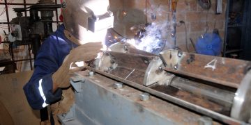 La planta procesadora de desechos plásticos la construyen con el esfuerzo propio de los creadores de Nudo / Fotos: Otoniel Márquez