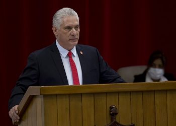 Díaz-Canel: Que cada obra sea un canto a la patria y a la Revolución