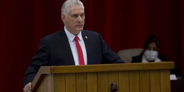 Díaz-Canel: Que cada obra sea un canto a la patria y a la Revolución