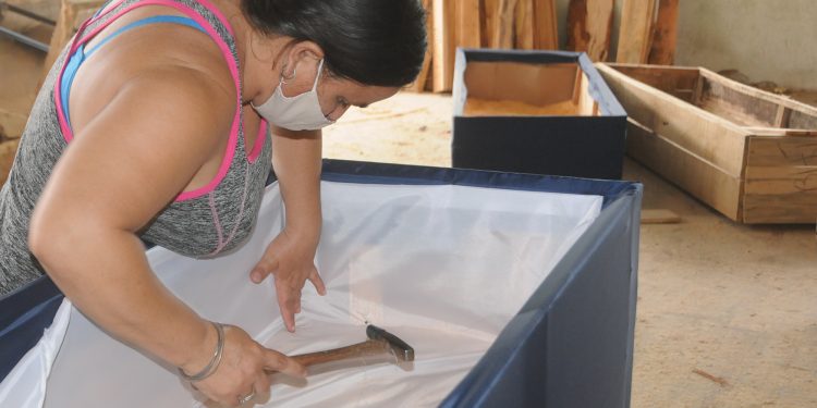 Bárbara Hechavarría Martínez recuerda no haber vivido algo parecido en más de diez años de trabajo en la Fábrica / Foto: Otoniel Márquez