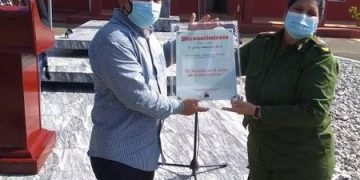 Decir adiós; continuar la obra