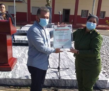 Decir adiós; continuar la obra