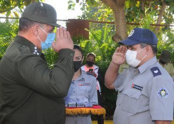 Del pueblo y para él, siempre la policía