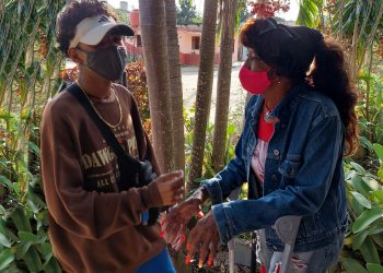 Lidia brinda todo el apoyo posible al desarrollo de su nieto / Foto: María Fernanda Terry