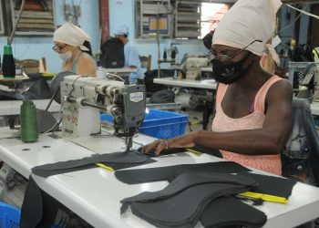 Titi duplica la norma de 60 mochilas en ocho horas / Foto: Otoniel Márquez