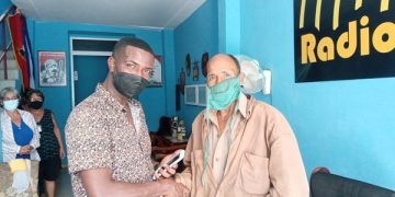 Landy no dudó un segundo en devolver el celular