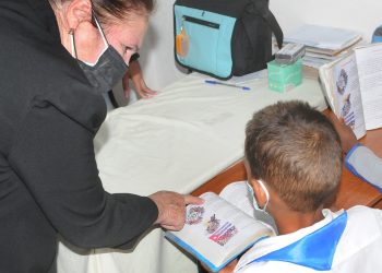 La escuela debe ser centro que irradie cultura de la decencia, de las buenas prácticas", apuntó Rosa Alba Hernández Mató, funcionaria del Comité Central del Partido Comunista de Cuba (CC PCC) / Fotos: Otoniel Márquez