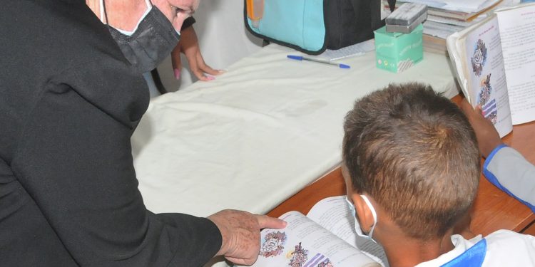 La escuela debe ser centro que irradie cultura de la decencia, de las buenas prácticas", apuntó Rosa Alba Hernández Mató, funcionaria del Comité Central del Partido Comunista de Cuba (CC PCC) / Fotos: Otoniel Márquez